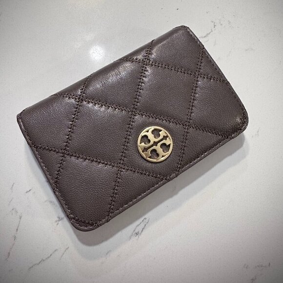 NWT! New! Tory Burch Willa Medium Wallet -Leather - Grey (Volcanic Stone) - Picture 1 of 9
